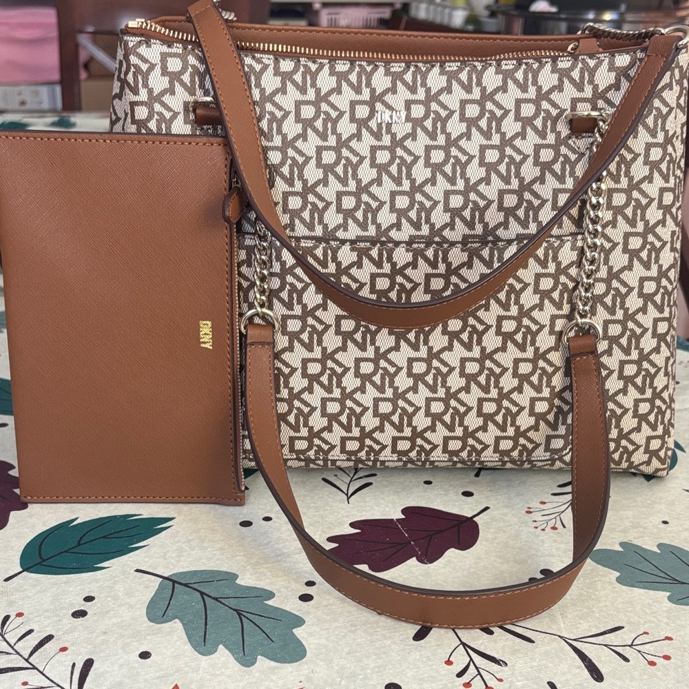 DKNY Tan and Cream Tote Bag Set